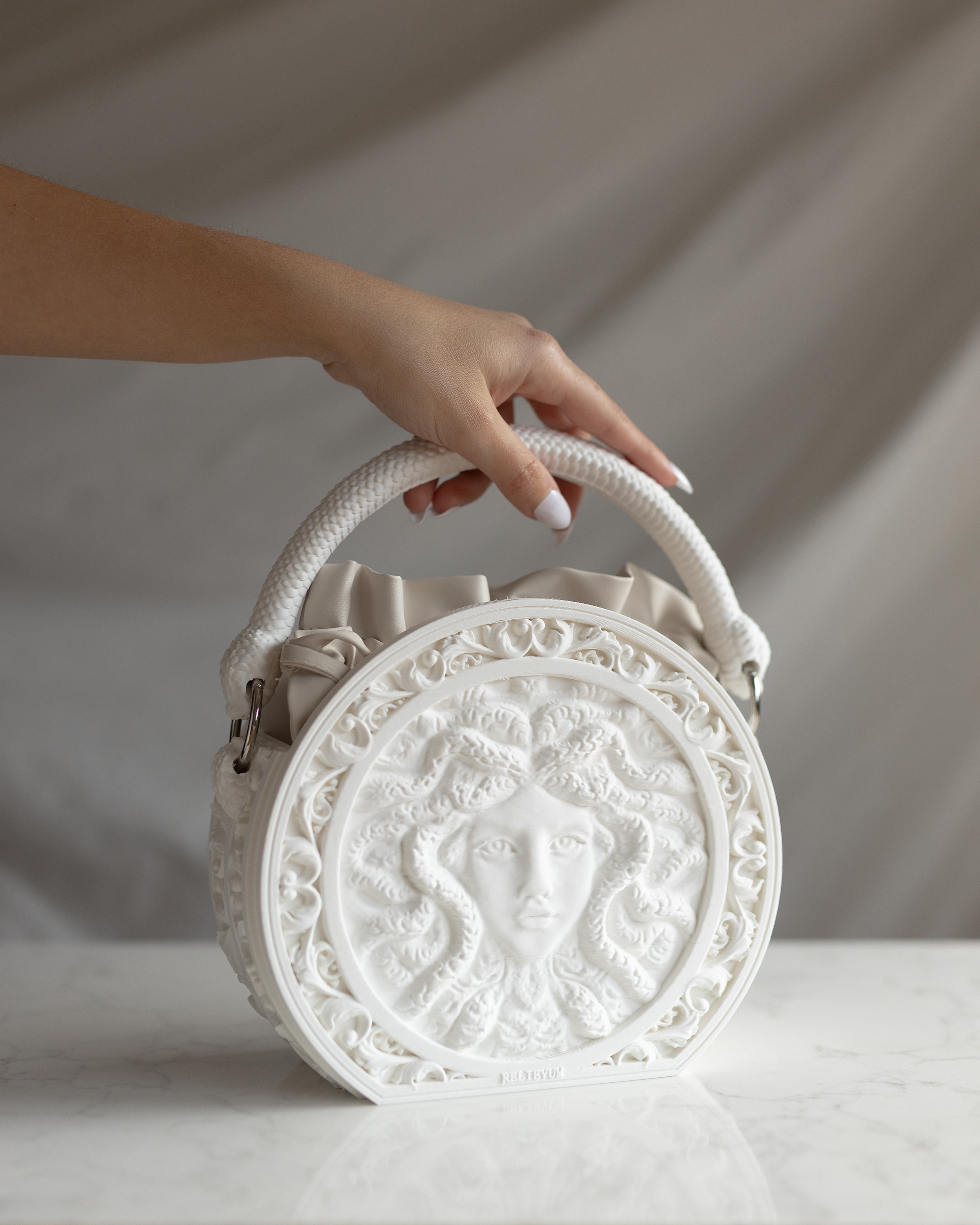 Borsa Medusa – Scultura da indossare | Handmade in Italy
